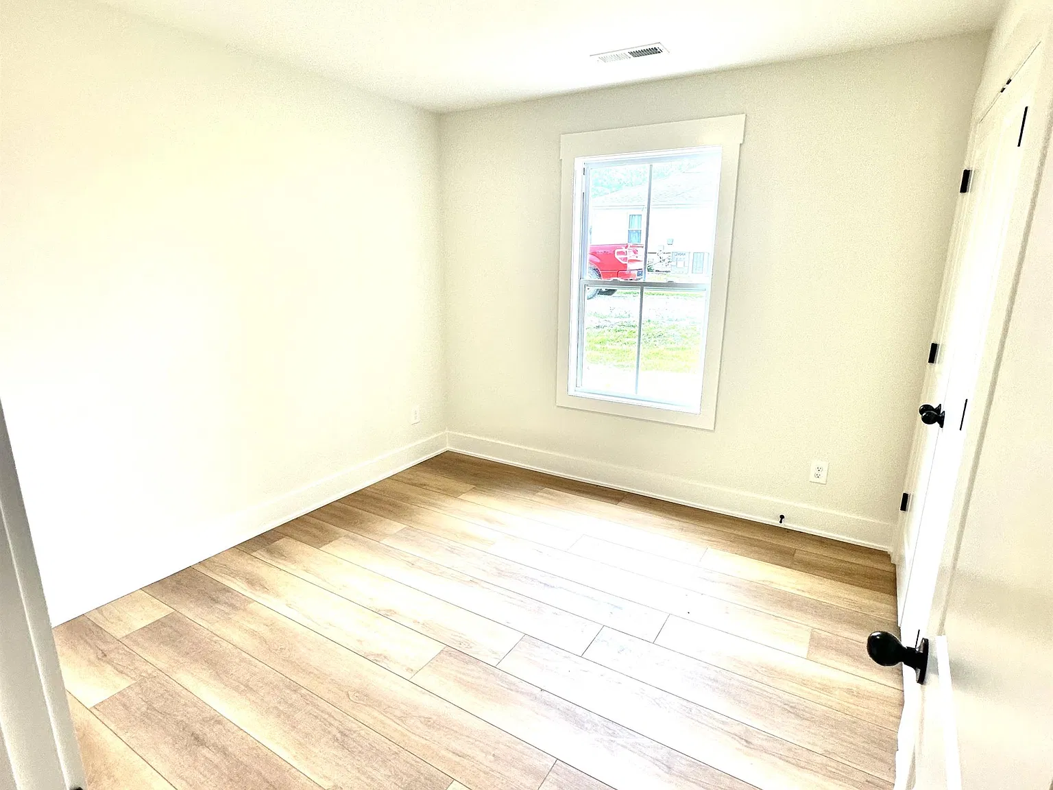 216 Victor Reiter Parkway - B — Photo 3