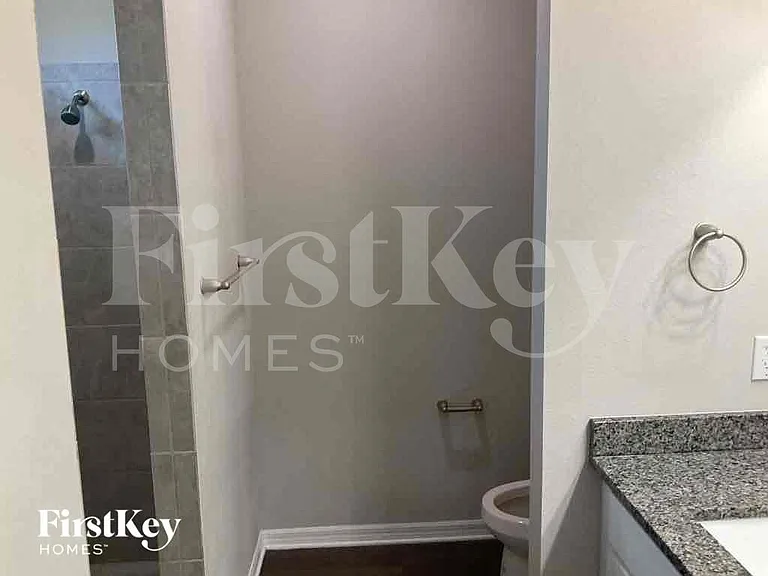 2216 NW 18th Ter — Photo 10