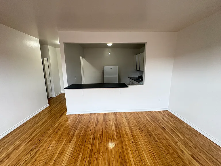 30 Mohawk Rd W #320 — Photo 3