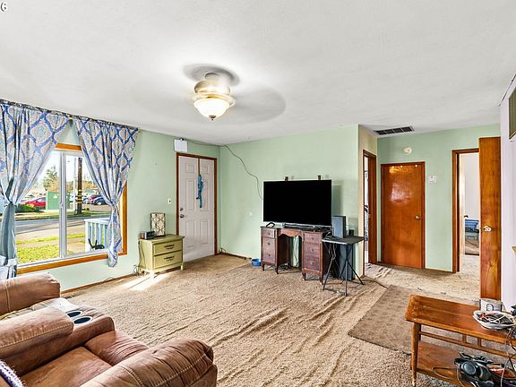 4th image of 910 S 10th St