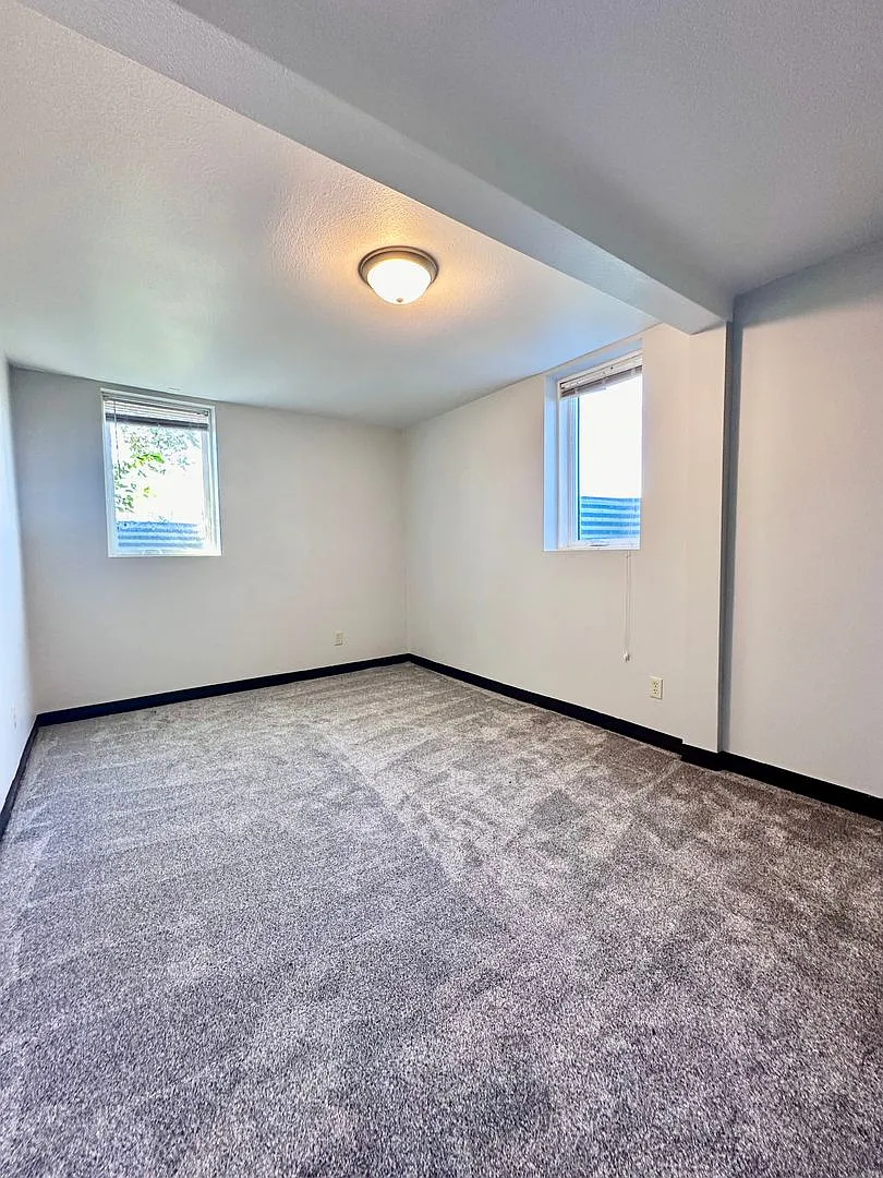 955 4th St SW — Photo 3