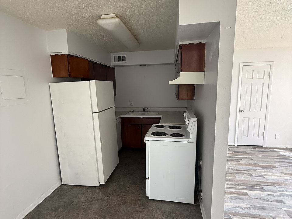 2nd image of 2903 Clarksville St #3-201
