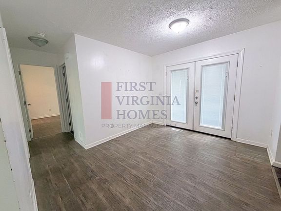 3rd image of 4 Jennings Dr
