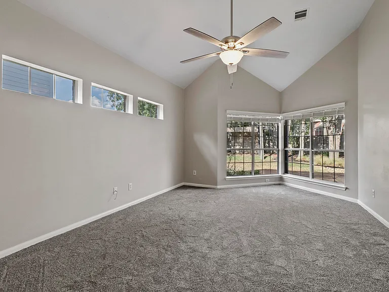 1527 Lakeview Dr — Photo 14