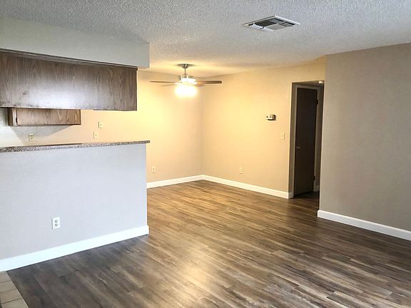 4th image of 5920 Van Alstine Ave APT 28