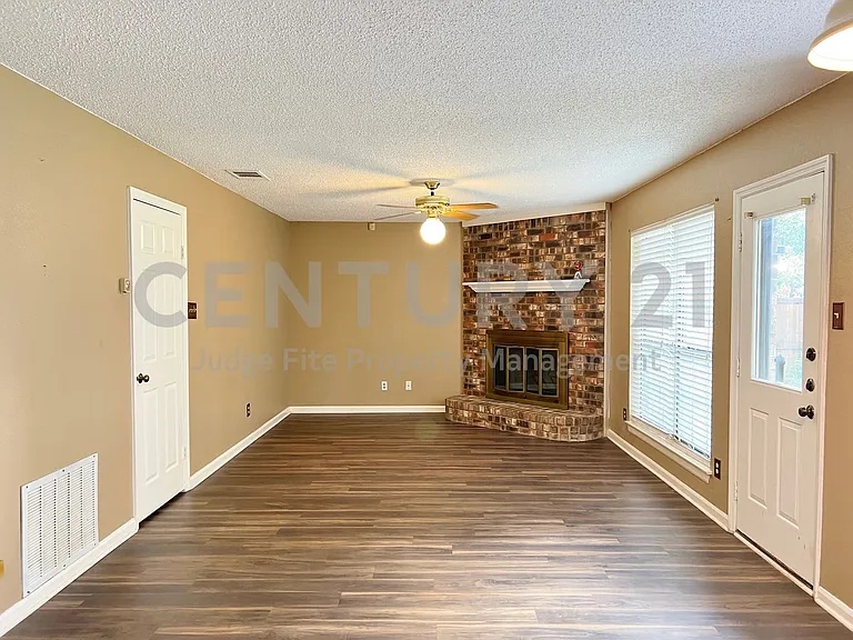 2019 Longmeadow Ct — Photo 9