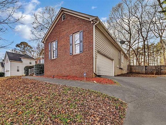 3rd image of 111 Overlook Heights Way