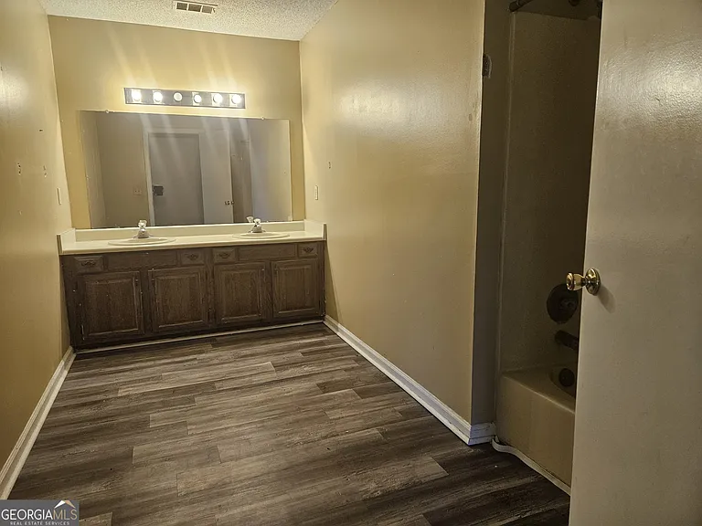 818 Robin Hood Trl #A — Photo 9