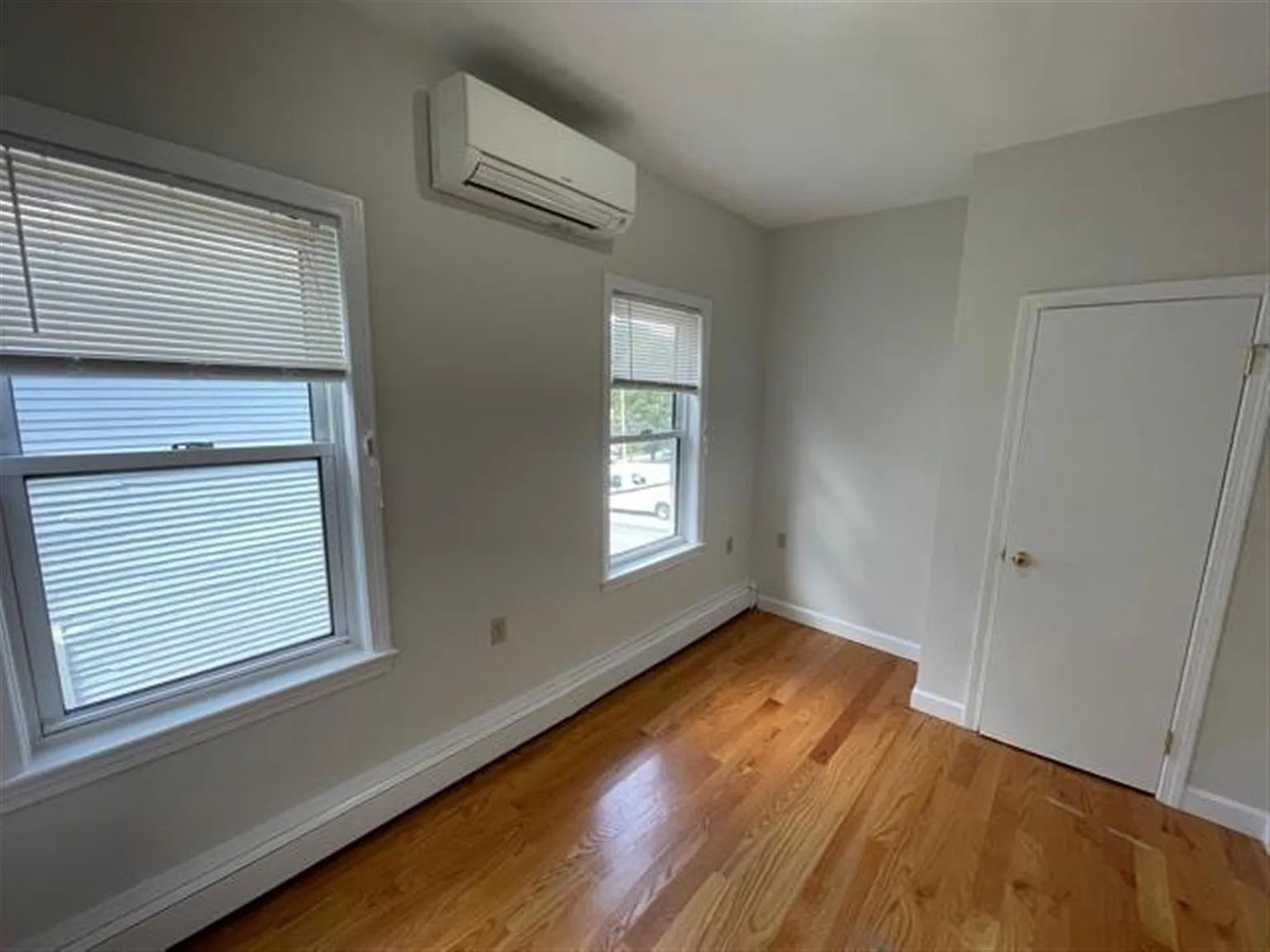 4 bed, $4,000 — Photo 2