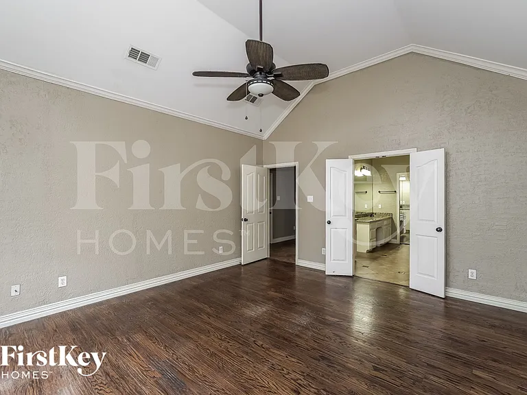 1321 Lyra Ln — Photo 9