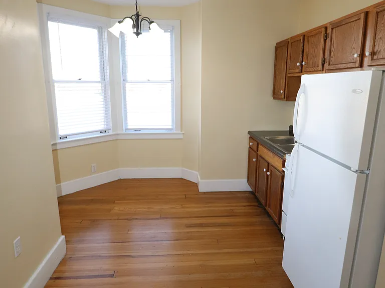 Historic Apartment Building — Photo 12