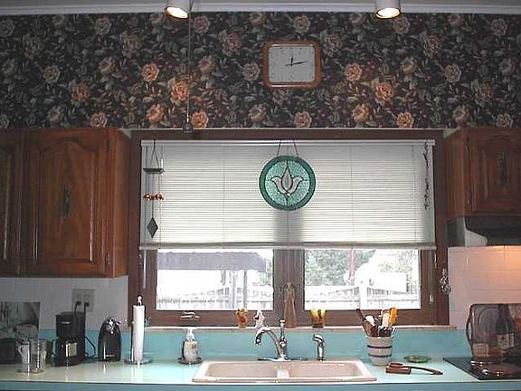 2nd image of 116 E 7th St