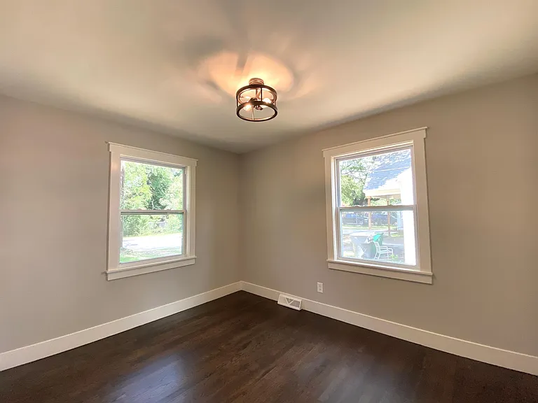 2221 Highland St — Photo 6