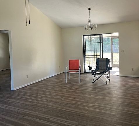 3rd image of 141 SE Kiwi Way