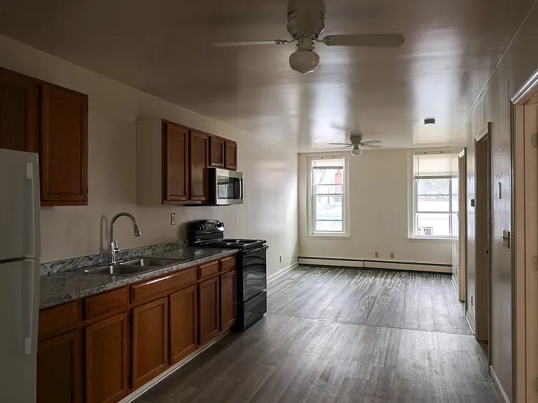 27 Hone St #4 — Photo 3