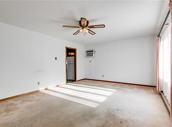 4th image of 214 N Kalmia Ave