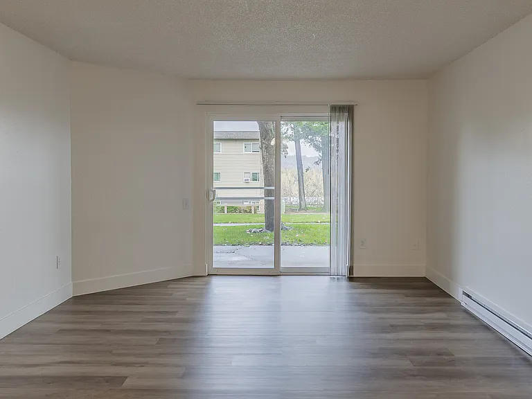 Madera Court Apartments - Troutdale Oregon - Two Bedroom Living Room