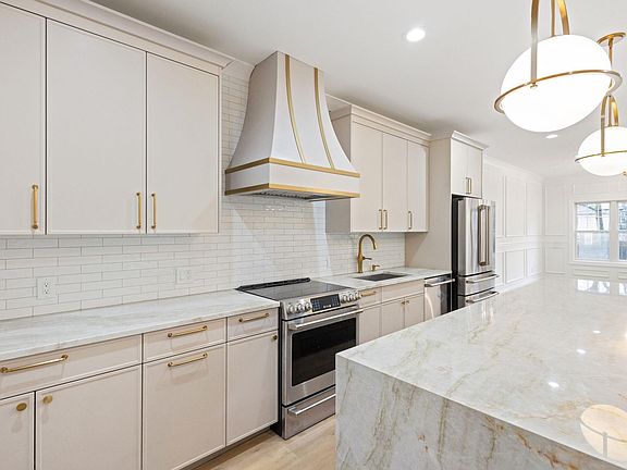 3rd image of 618 N Notre Dame Ave