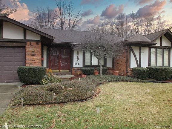 2nd image of 6924 Emerald Shores Dr