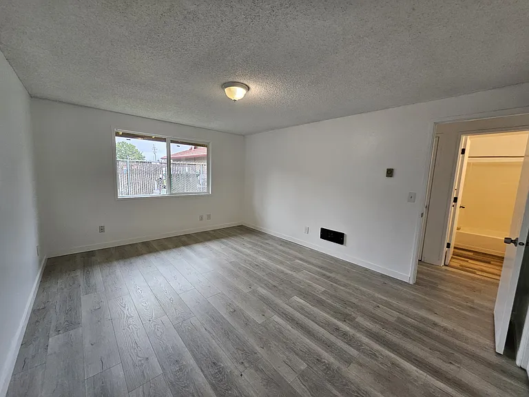 404 SW 1st St #6 — Photo 11