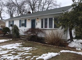 17 Pettine St, Coventry, RI 02816