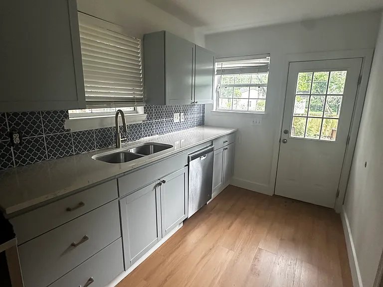 2608 S Allen Dr — Photo 4