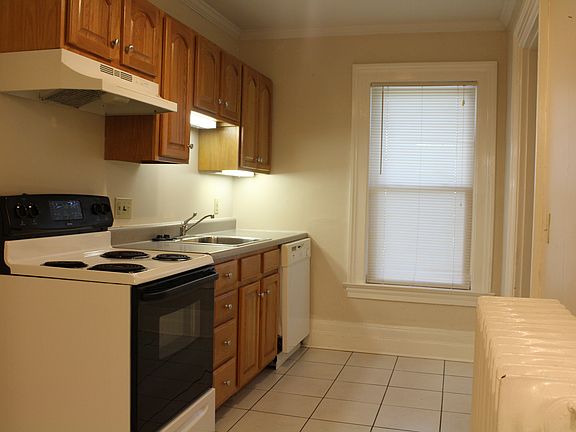 eat in kitchen with dishwasher