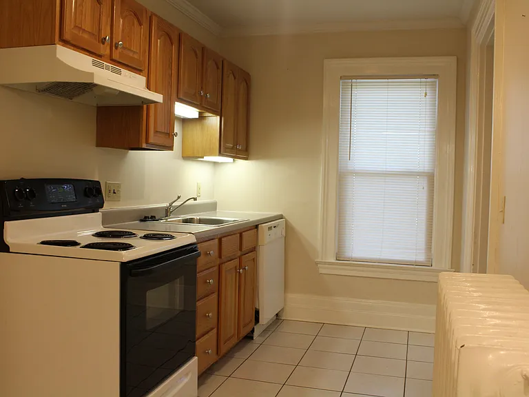 eat in kitchen with dishwasher