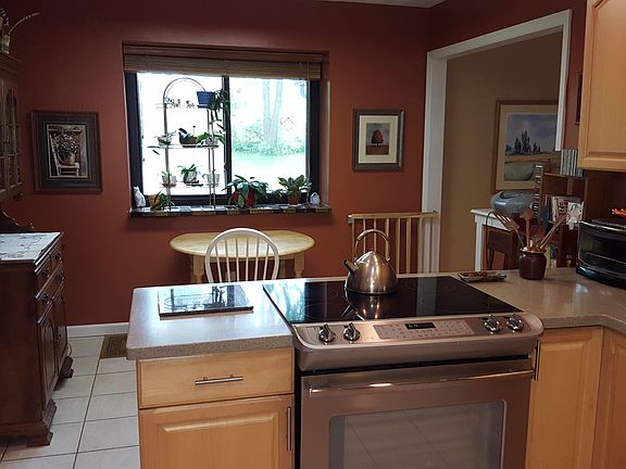 Eat-in Kitchen