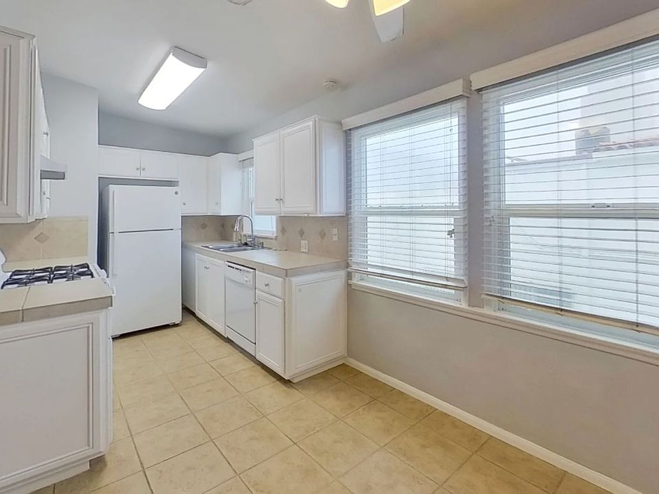 1st image of 104 15th St APT 5