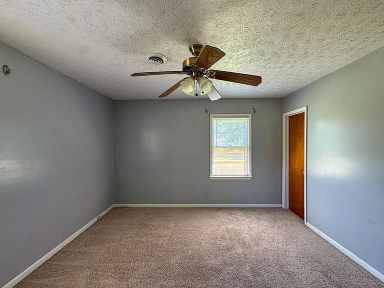 987 Lisa Ave — Photo 15