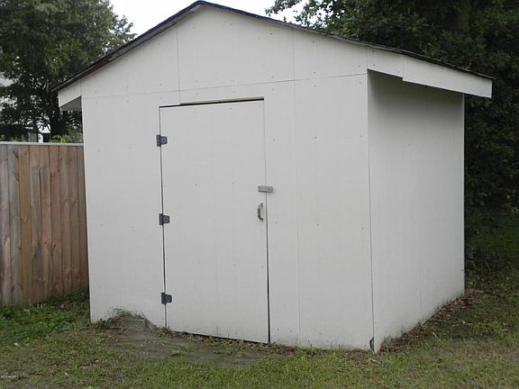 3rd image of 13242 Sequoia St