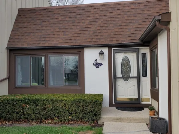 51 Westwood Ct, La Grange, IL 60525