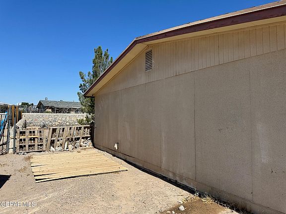 4th image of 933 Carlotta Dr