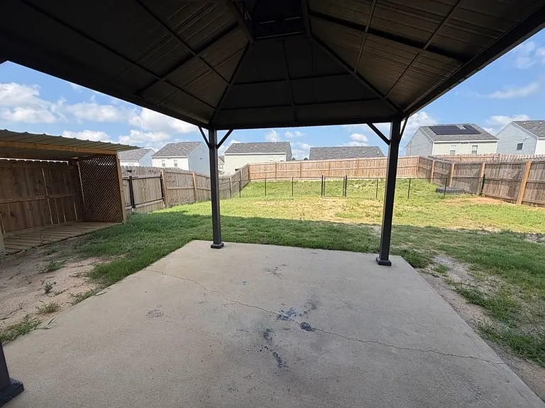 1097 Sapphire Dr — Photo 33