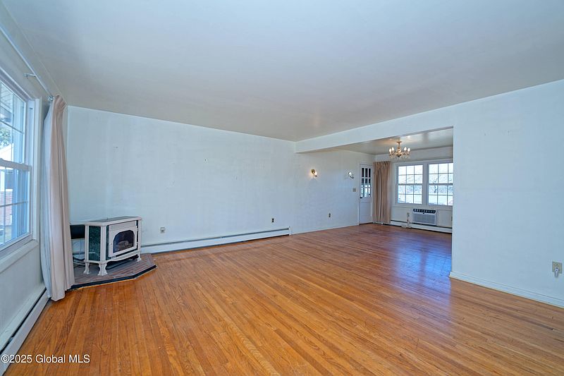 5th image of 31 Mellon Avenue