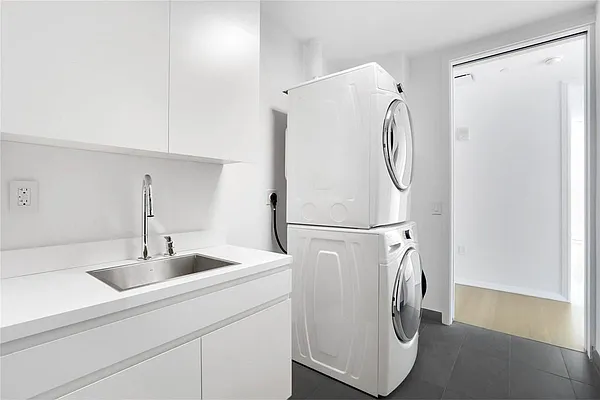 Rented by 50 West Sales Gallery | media 24