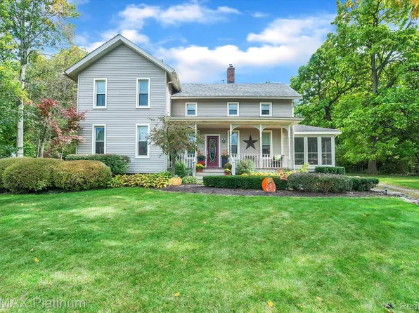 10603 Livingston St, Whitmore Lake, MI 48189