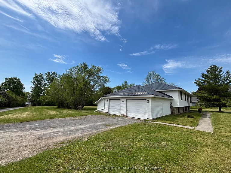 497 Wellington Main St — Photo 40