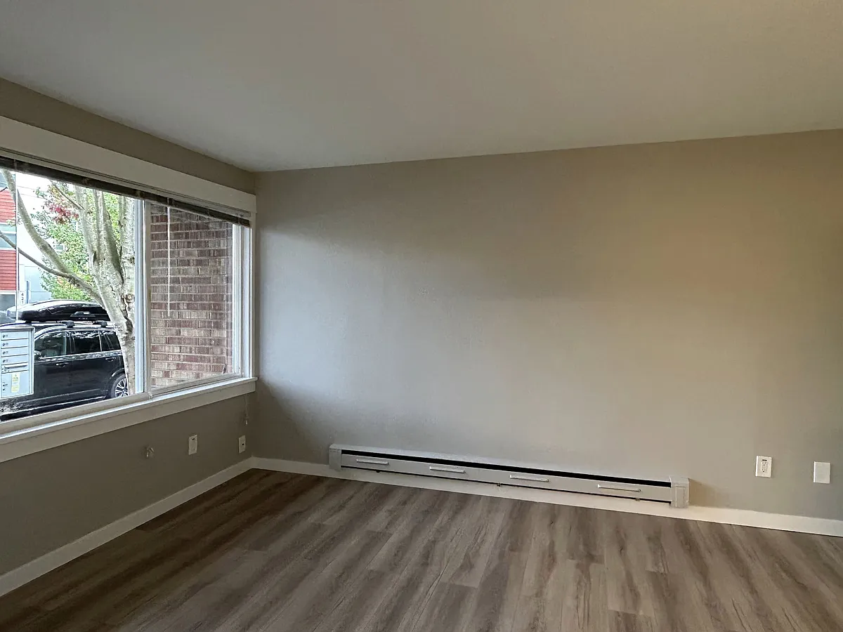 Living Room - 430 NE Maple Leaf Pl #11