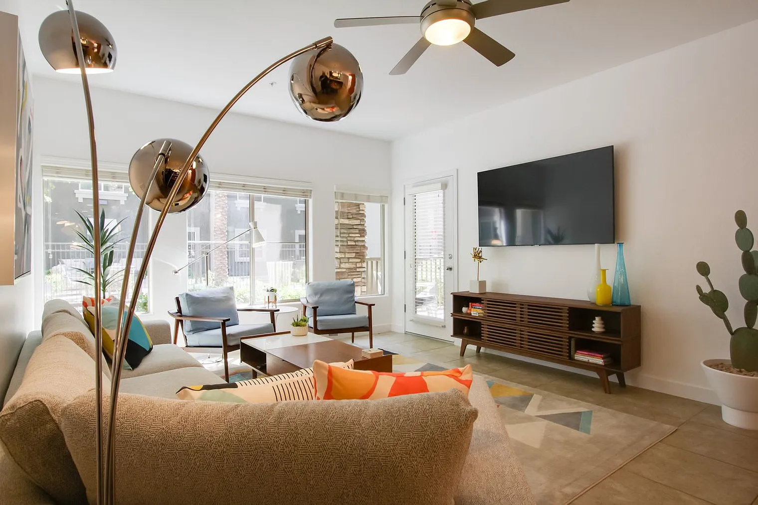 2 bed, 2.0 bath, 1237 sqft, $2,806 — Photo 1