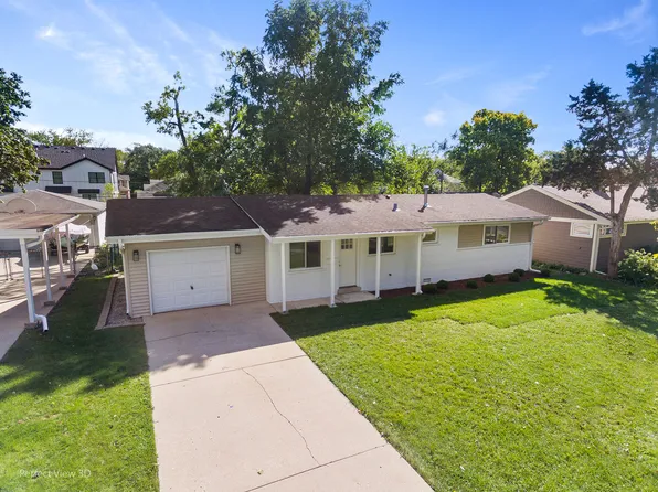 1329 N Wilke Rd, Arlington Heights, IL 60004