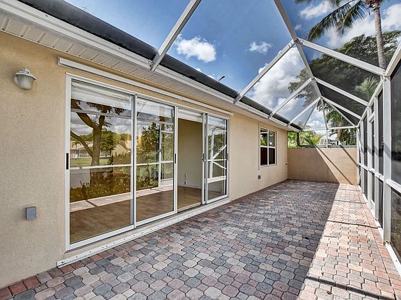 3rd image of 5554 Grande Palm Cir