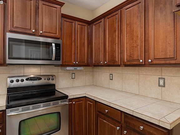 4th image of 5513 NE 71st Ave