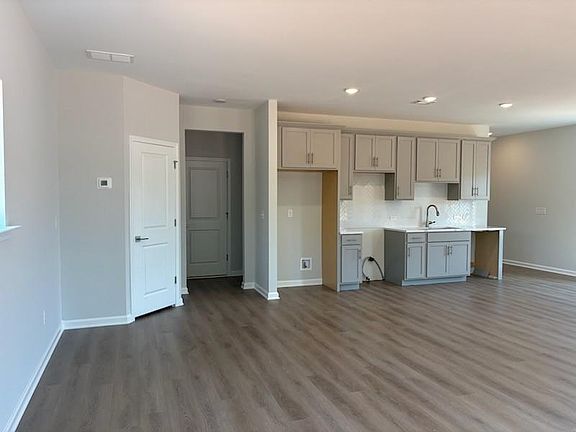 4th image of 211 Atlas Ln