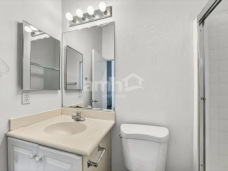 9435 W Pierson St — Photo 14