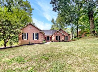 8117 Shannon Woods Ln, Matthews, NC 28104