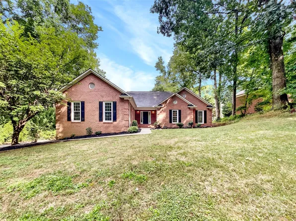 8117 Shannon Woods Ln, Matthews, NC 28104