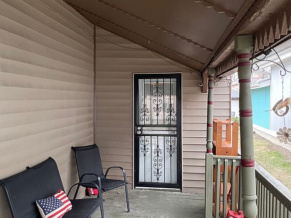 2nd image of 1456 Hoyt Ave