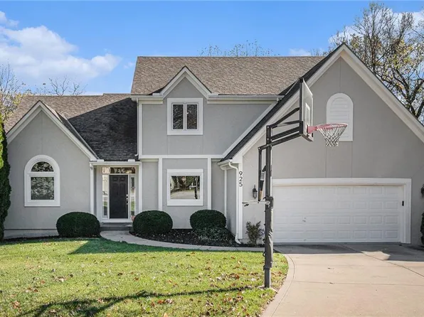 925 NE Emily Ln, Lees Summit, MO 64086
